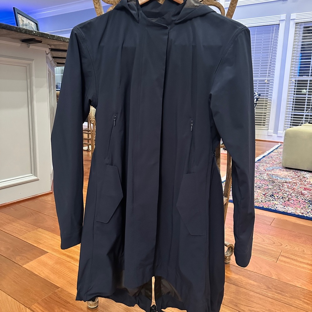 Ultra rare one of a kind - Lululemon Women's Navy Hooded rain wind Jacket size 4